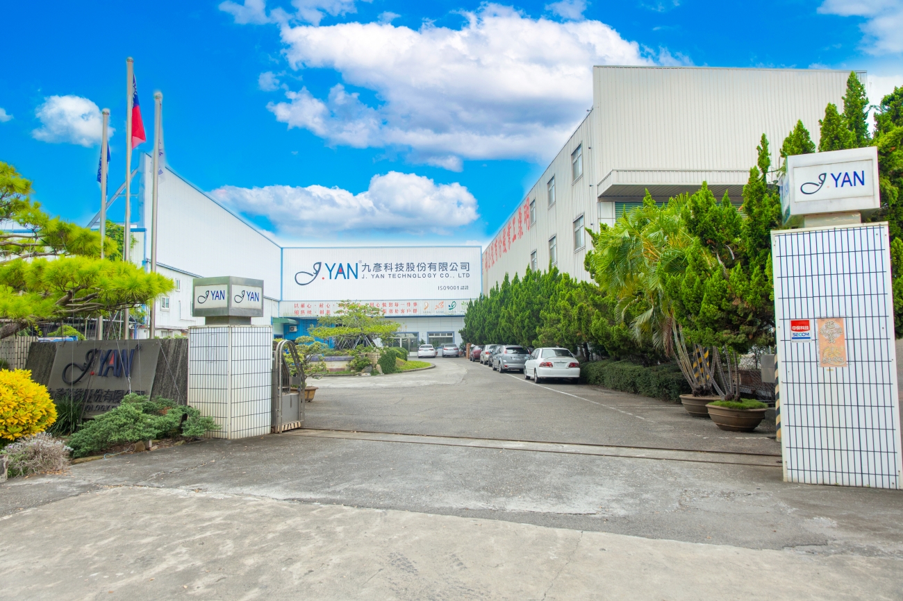 九彥科技生產半導體載帶、電子被動元件於自動化加工之包裝流程所使用之各種稼動帶。